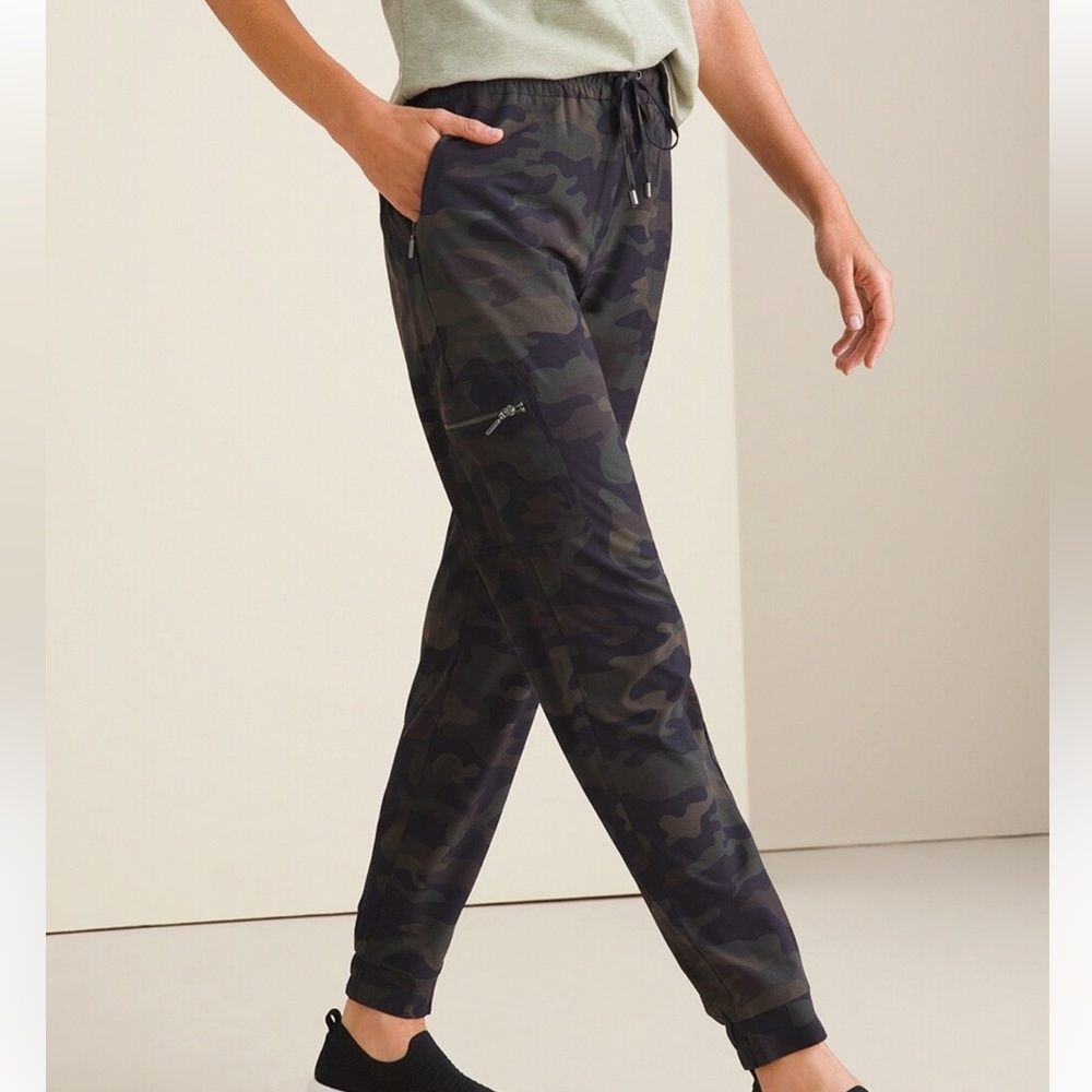 Chico’s Camo Joggers Sz L